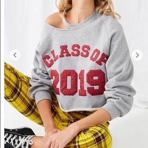 Class of 2019 graduate cropped sweater
